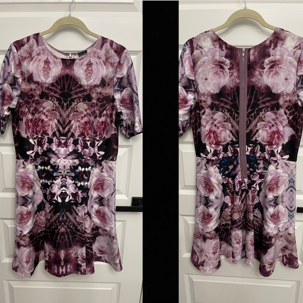 Scuba elbow sleeve exposed zipper dress. Size Large
